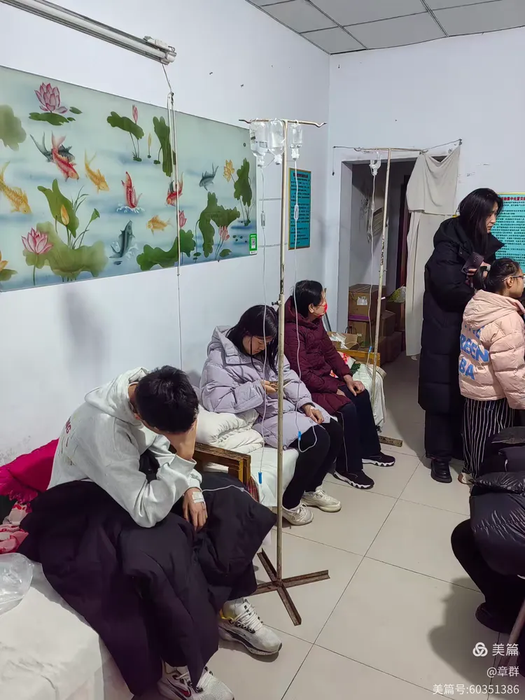 不少年轻人,得了感冒,还的工作上班,她们白天吃药,晚上下班后来诊所打